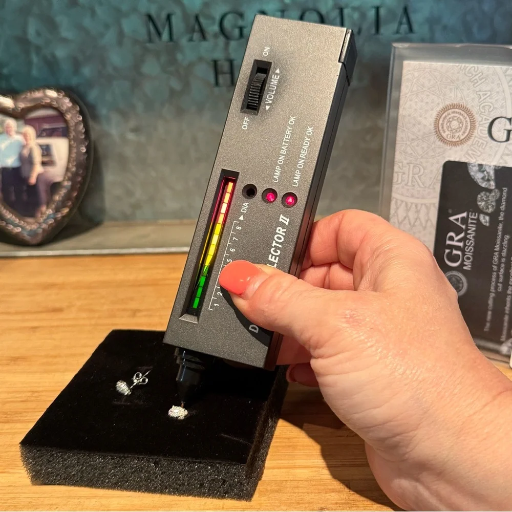 #49 0.9 ctw Moissanite halo pear earrings - Picture 6 of 6